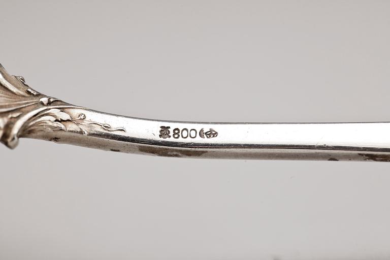 BESTICKSERVIS, 67 delar, låghaltigt silver, Tyskland, sent 1800-tal. Totalvikt ca 2440 g.