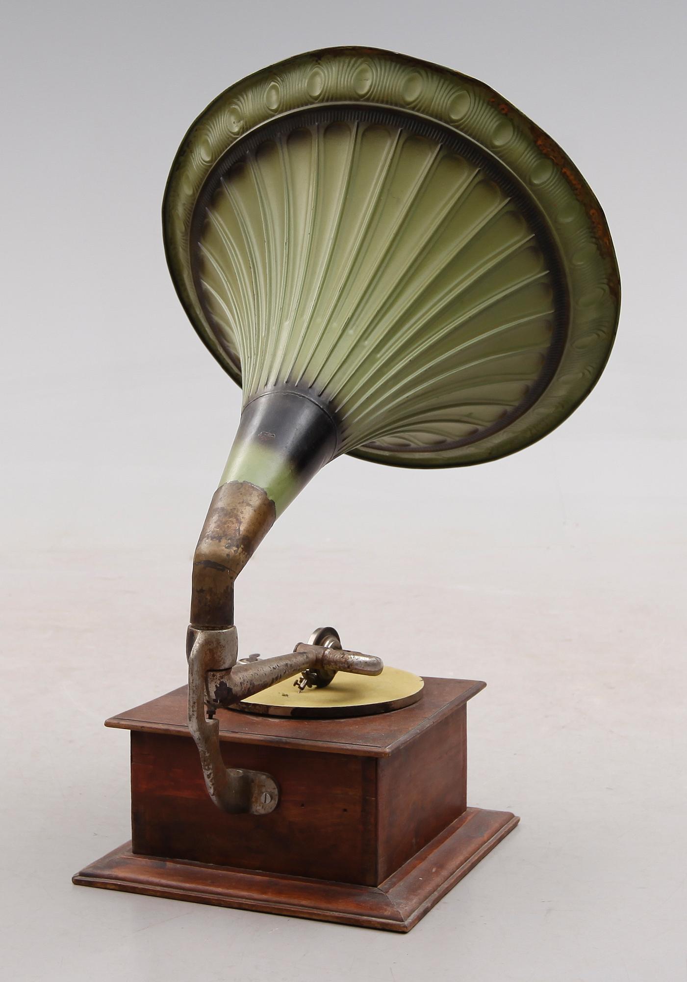 TRATTGRAMMOFON, 1900-talets första hälft.