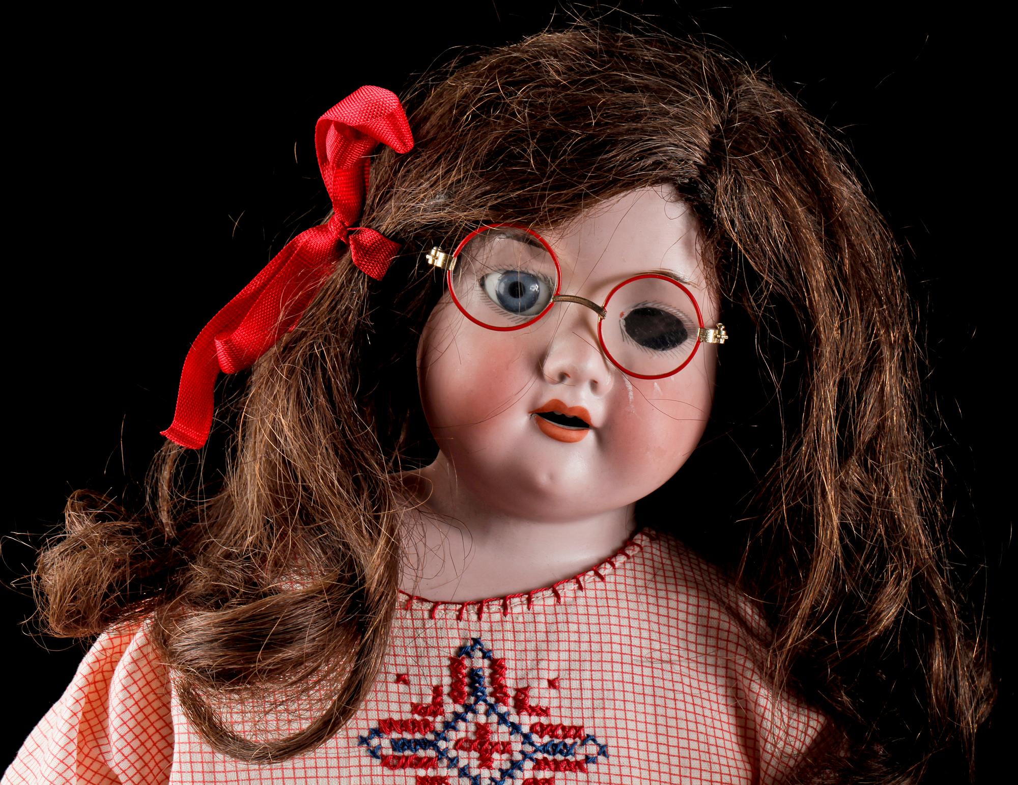 DOCKOR, 2 st, porslinshuvuden, Tyskland 1900-talets första hälft.