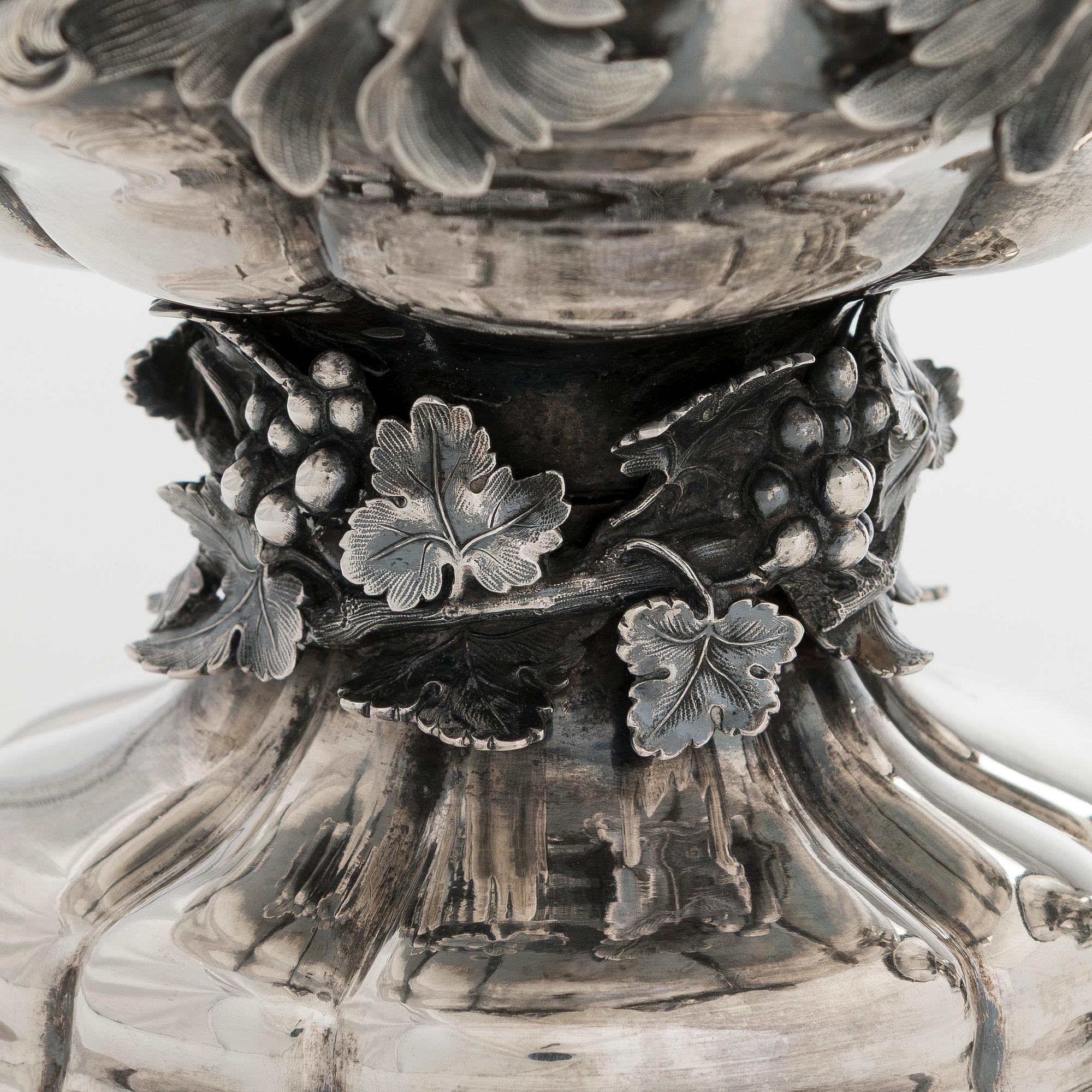 Carl Johan Tegelsten, A pair of Neo-Rococo silver champagne coolers/ vases, maker's mark of Carl Johan Tegelsten, Saint Petersburg 1849.