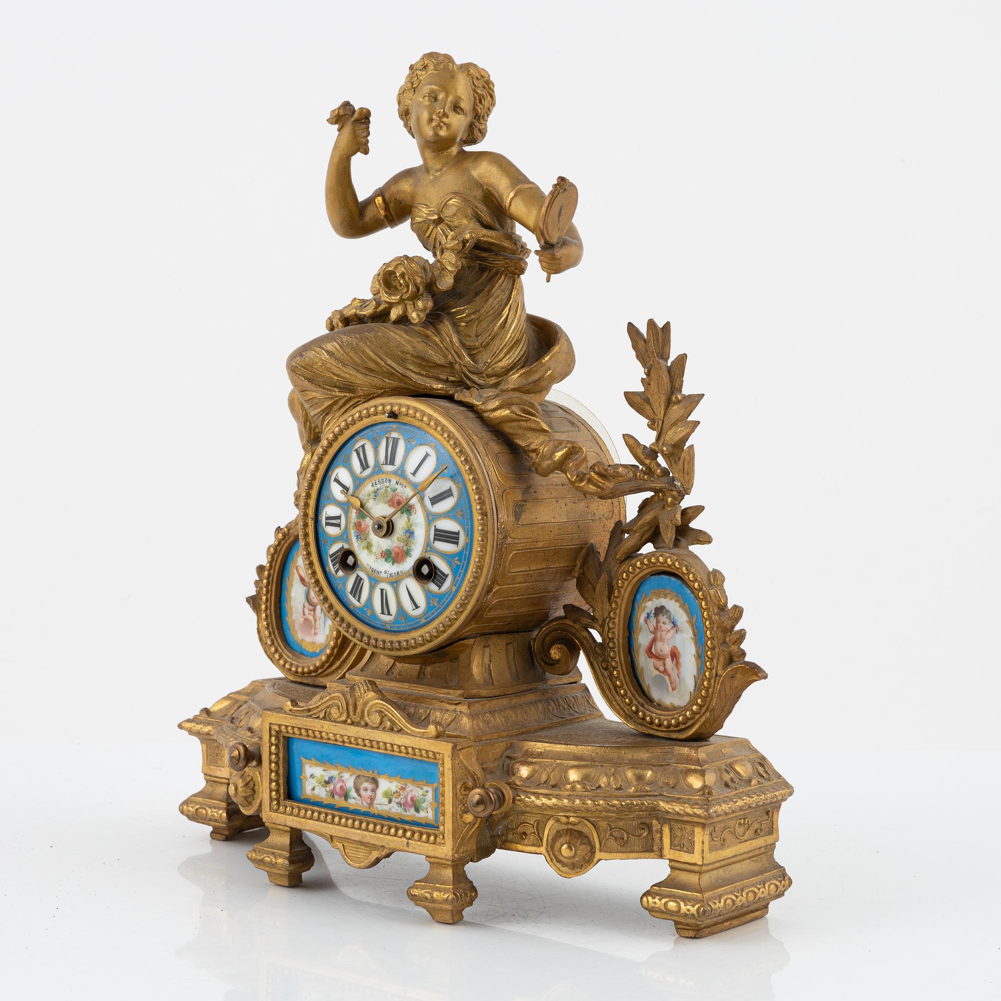 Bordspendyl, Louis XVI-stil, omkring år 1900.