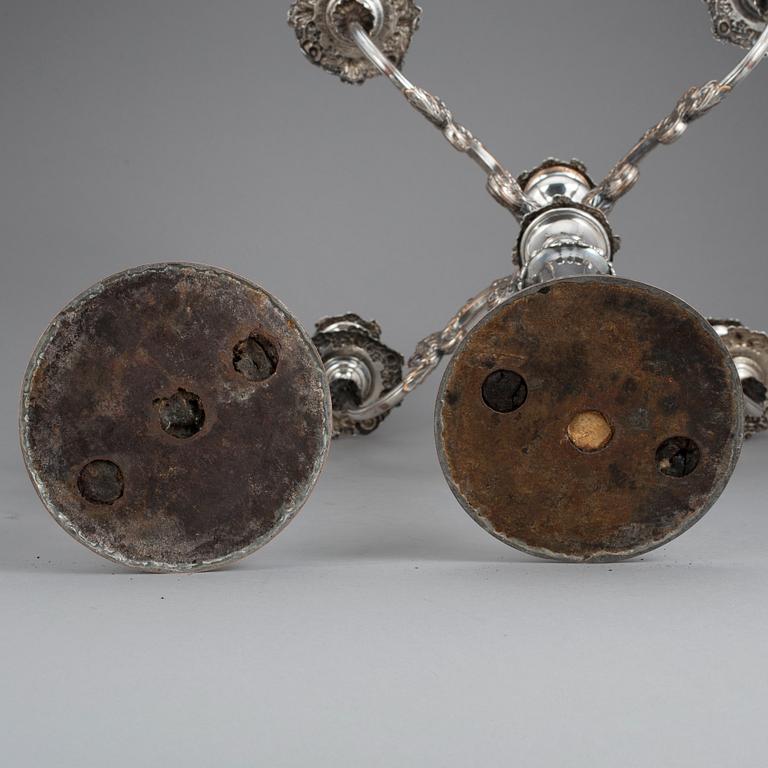 KANDELABRAR, 2 st, pläter, England, 1800-talets första kvartal.