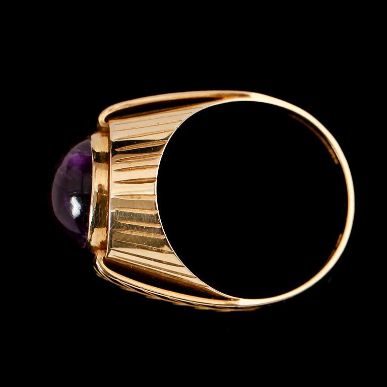 RING, 18 k guld, Stigbert, Stockholm 1954. Total vikt ca 5 g.