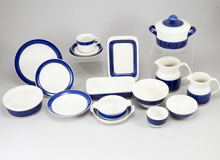 A Hertha Bengtson dinner service "Koka blå", Rörstrand, 20th Century. (52 pieces).
