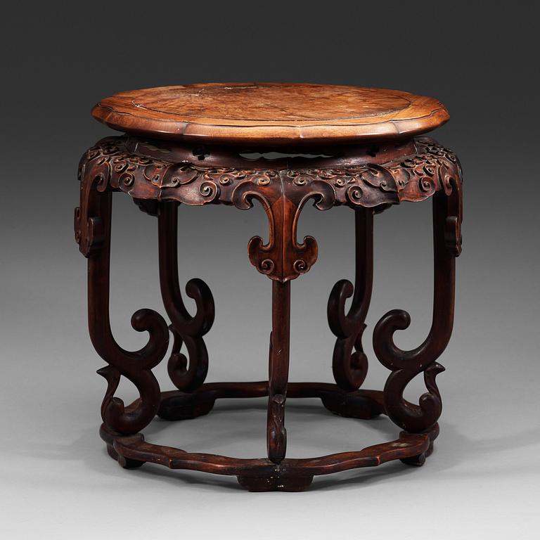 PALL, hardwood. Qingdynastin (1644-1912).