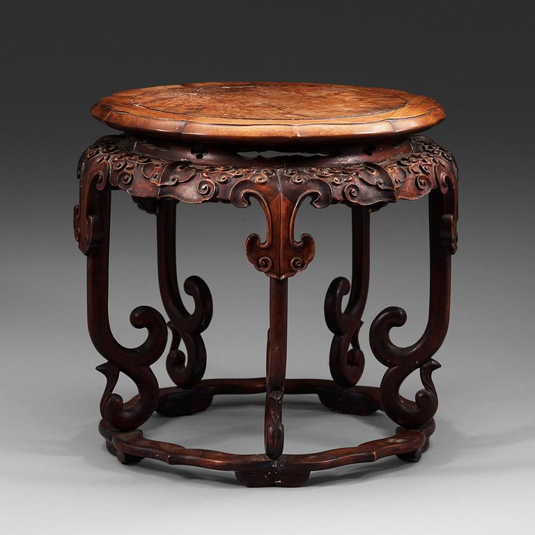 A hardwood garden seat/stand, Qing dynasty (1644-1912).