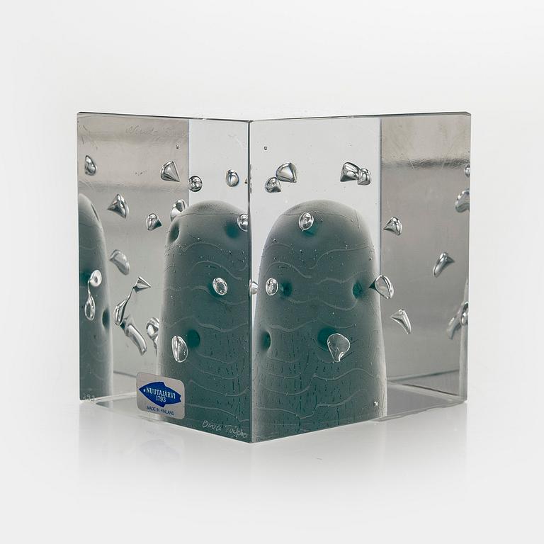 Oiva Toikka, a glass cube, signed Oiva Toikka, Nuutajärvi 293.