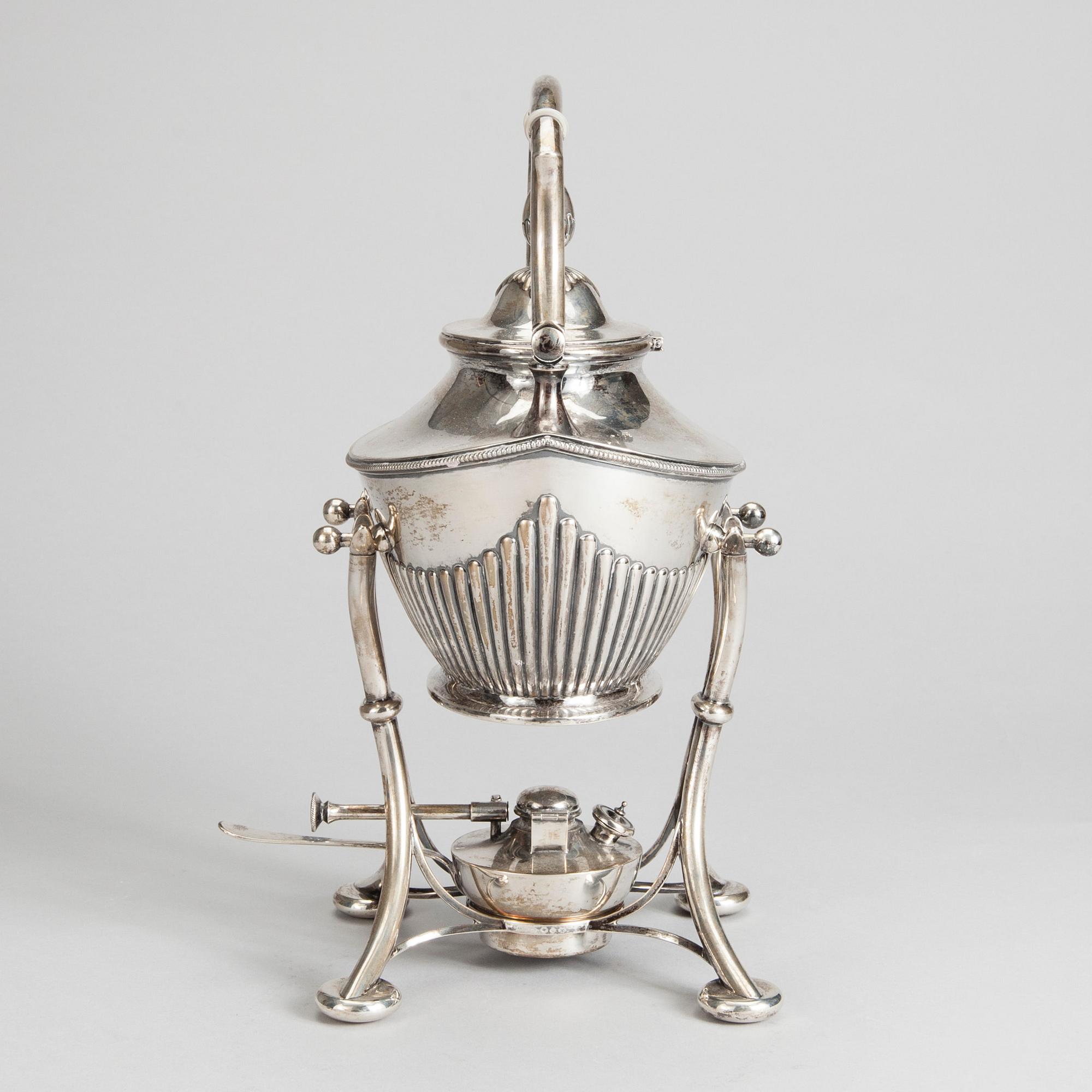 TEKANNA MED RECHAUD, silver, K. Andersson, Stockholm 1905. Vikt 1493 g.