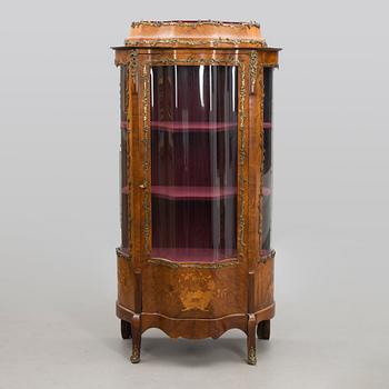 VITRIINIKAAPPI, rokokootyyli, 1800-luvun loppu.