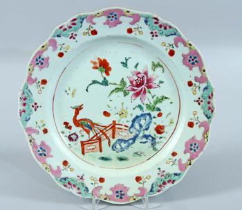TALLRIKAR 3 div. Porslin, Kina Qianlong, 1700-tal.