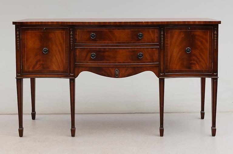 SIDEBOARD, England, 1900-talets andra hälft.