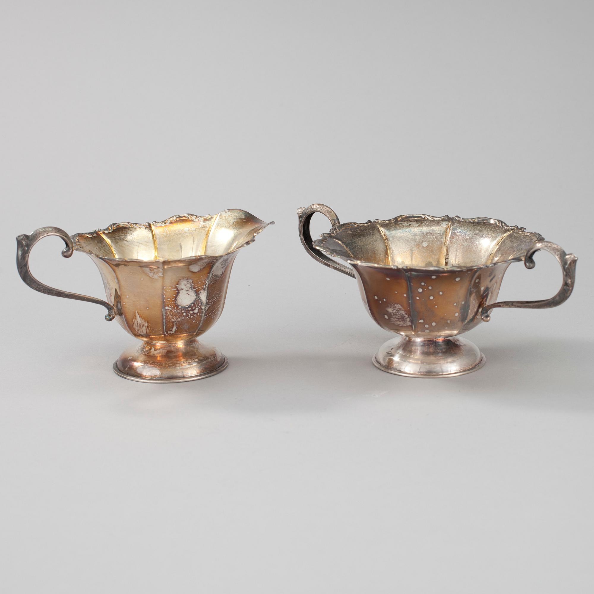 GRÄDDSNÄCKA och SOCKERSKÅL, silver, Åbo 1988. Vikt ca 158,4 g.