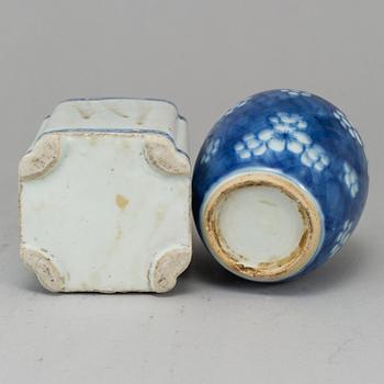 Two blue and white tea caddies, Qing dynasty, 18th Century.