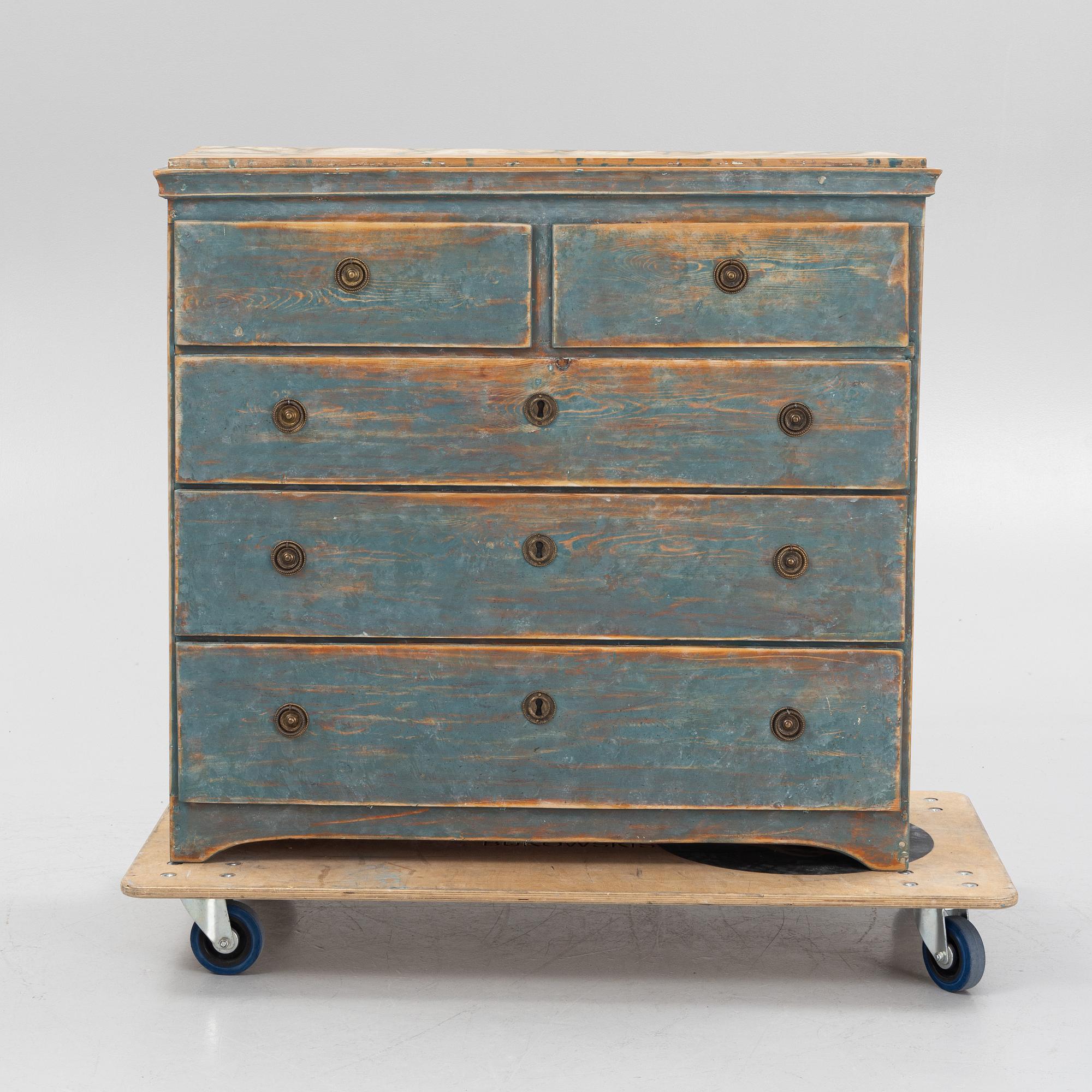 Chest of drawers, early 19th century.