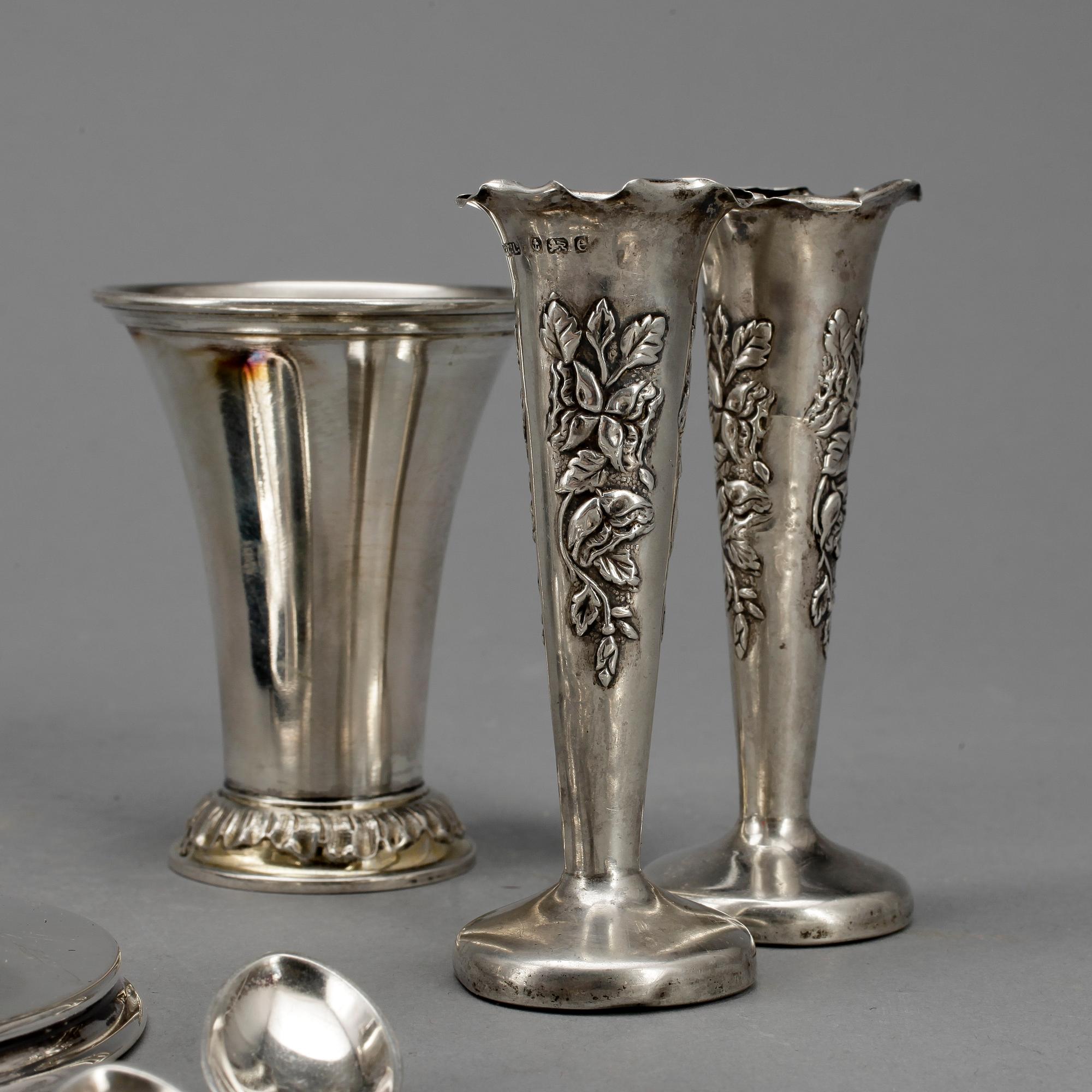 PARTI SILVER, ca 42 delar, bl.a C.G. Hallberg, Stockholm 1925. Total vikt ca 830 gram.
