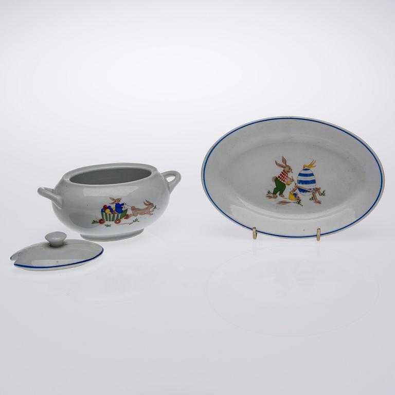 DELAR AV BARNSERVIS, 28 delar, porslin samt glas, Arabia, 1920-talet samt 1900-talets mitt.