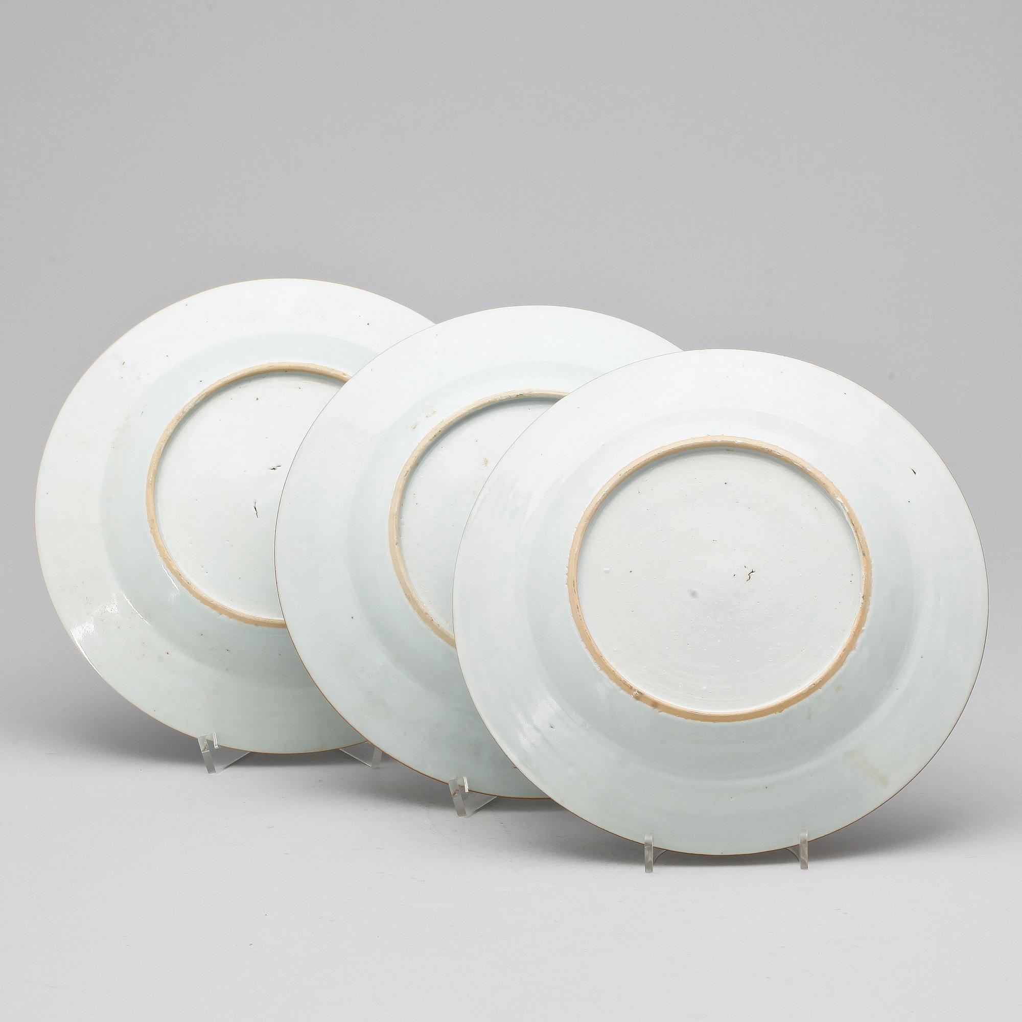 TALLRIKAR, 3 st, porslin, Kina, Qing dynastin, Qianlong (1735-96).