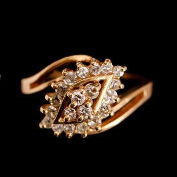 RING, 18 k guld, briljantslipade diamanter. Vikt 3 g.