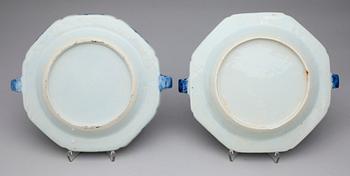 VÄRMETALLRIKAR, 2 st, porslin, Kina, Qianlong resp Jiaqing. 1700-1800-tal.