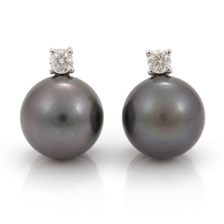 A pair of cultured tahiti pearl and diamond earrings. Total carat weght of diamonds circa 0,20 ct.