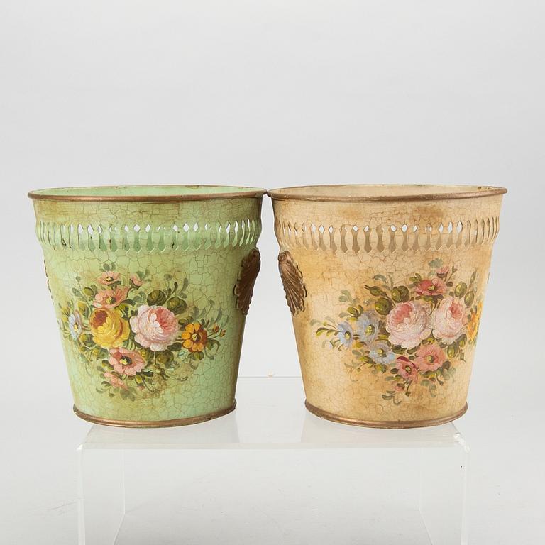 Papperskorgar 2 st, ytterfoder 2 st samt brickor 2 st Italien 1900-talets mitt.