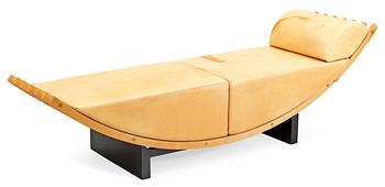 26. A Jonas Bohlin daybed 'Concav' in beech and beige leather by Källemo, Sweden 1985.