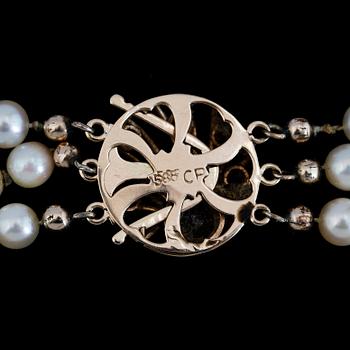 PÄRLCOLLIER, odlade pärlor, lås av 18K guld.