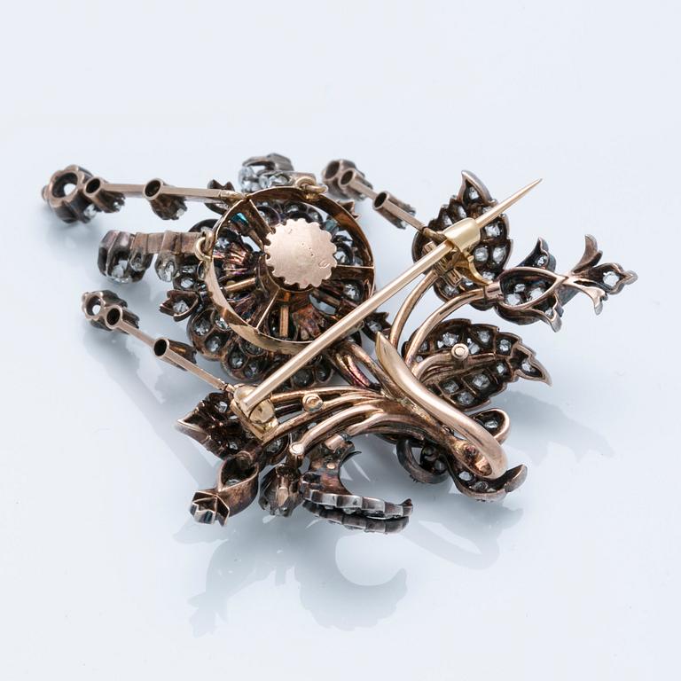 An antique-cut diamond pendant/brooch.