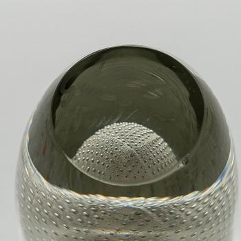 GUNNEL NYMAN, A glass vase signed G. Nyman Nuutajärvi Notsjö. Mid 20th century.