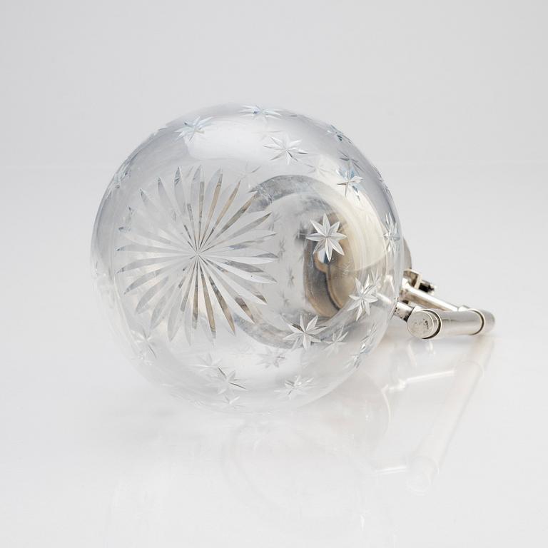 Karaff, slipat glas och silver, verkmästare Maria Linke, Shanks & Bolin, Moskva 1886.