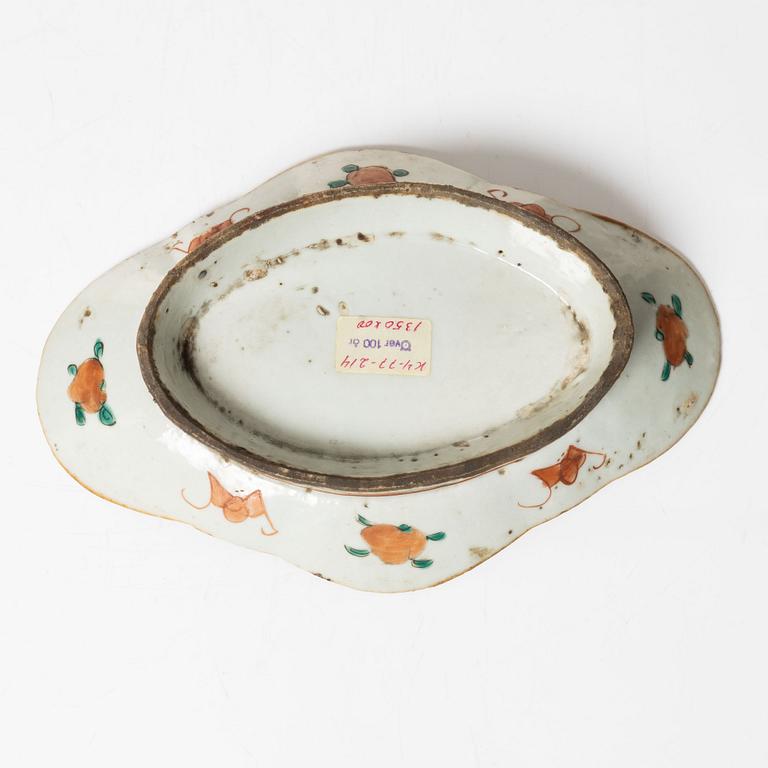 Three Chinese famille rose porcelain dishes, late Qing dynasty / around 1900.