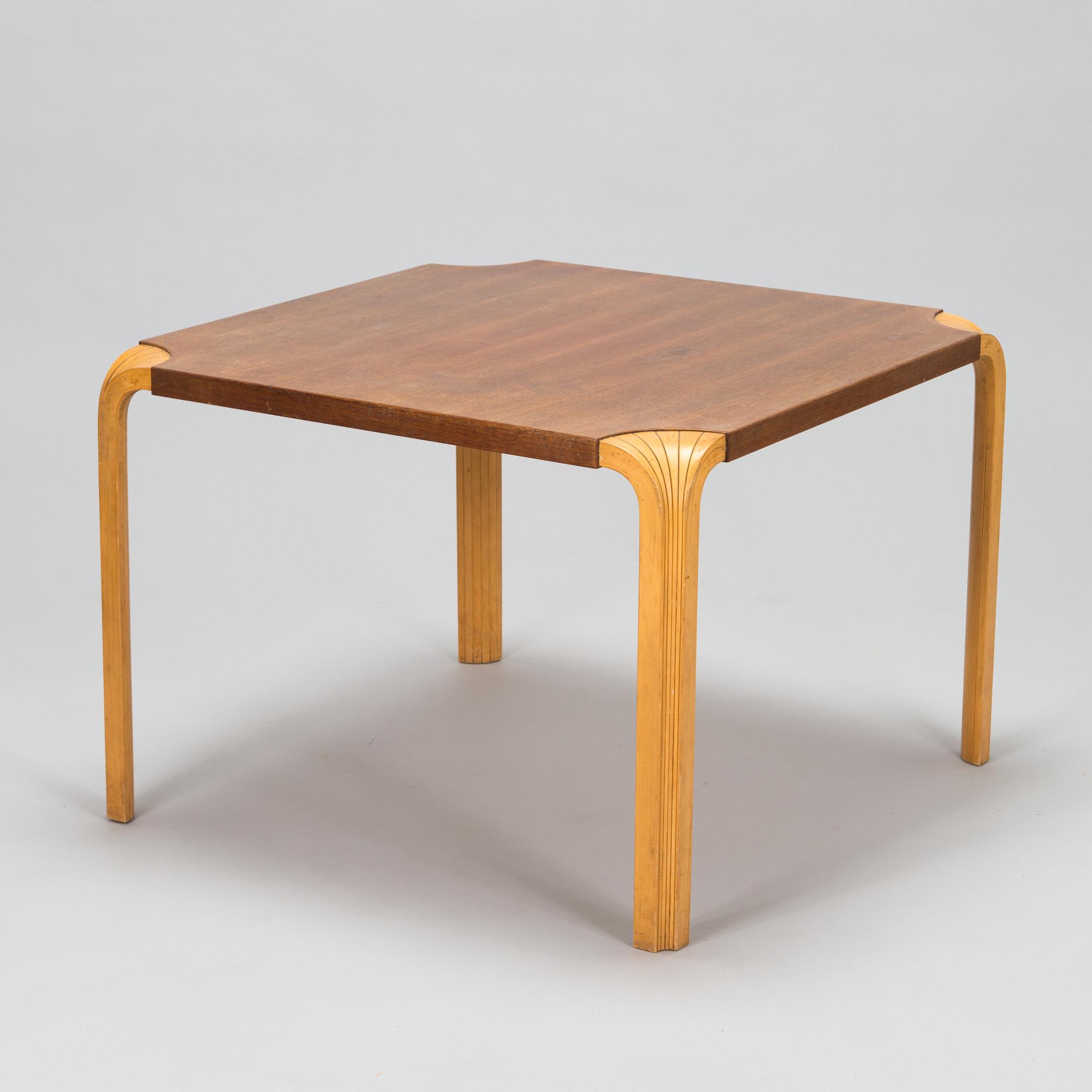 Alvar Aalto, sohvapöytä, MX800 A  O.Y. Huonekalu- ja Rakennustyötehdas A.B. 1950-luku.