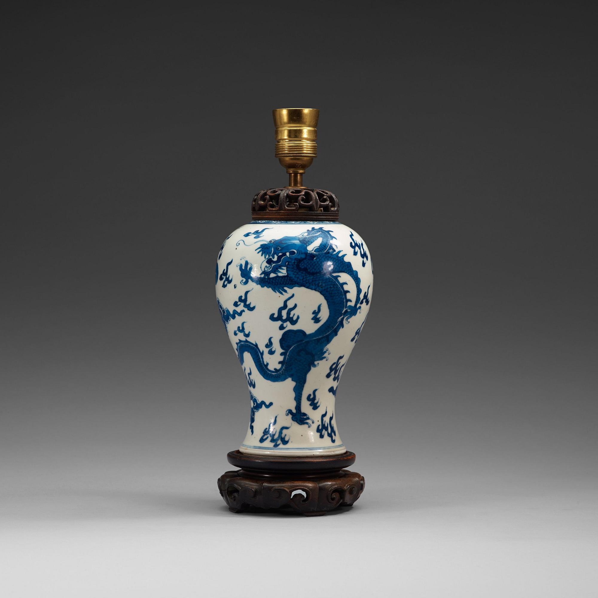 VAS, porslin. Qing dynastin, Kangxi (1662-1722).