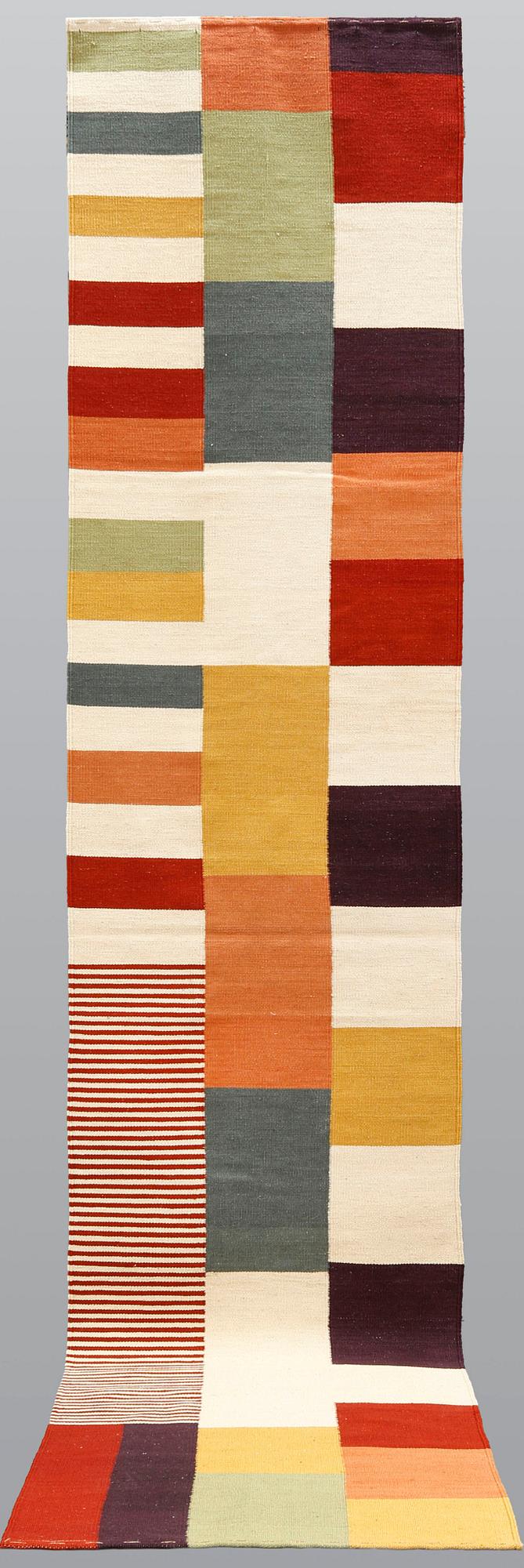 Gallerimatta, slätväv, ca 443 x 81 cm.