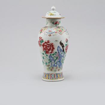 LOCKURNA, porslin, Kina, 1700-tal.