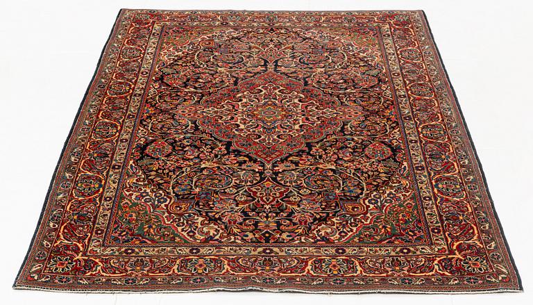 A rug, semi-antique, Sarouk, ca 200 x 129 cm.