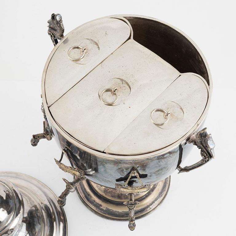 C.R. Carlström, brännvinskylare, nysilver, tidigt 1900-tal.