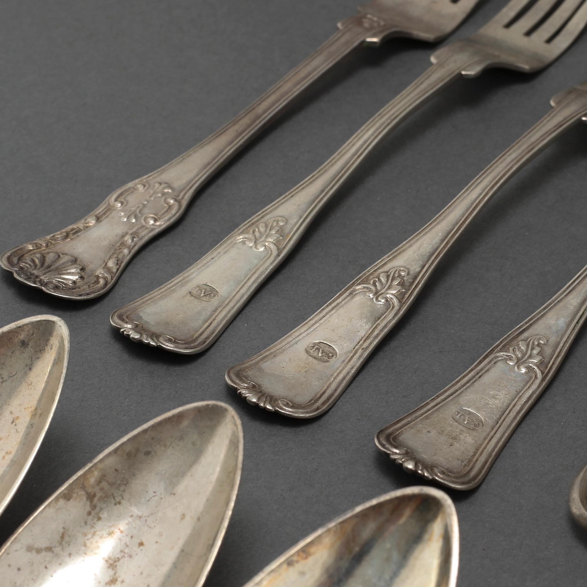 28 pcs of silverware, 19th century.