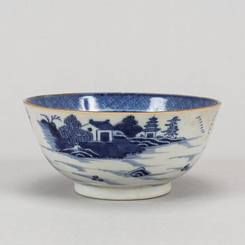 A part blue and white dinner service, Qing dynasty, Qianlong (1736-95).