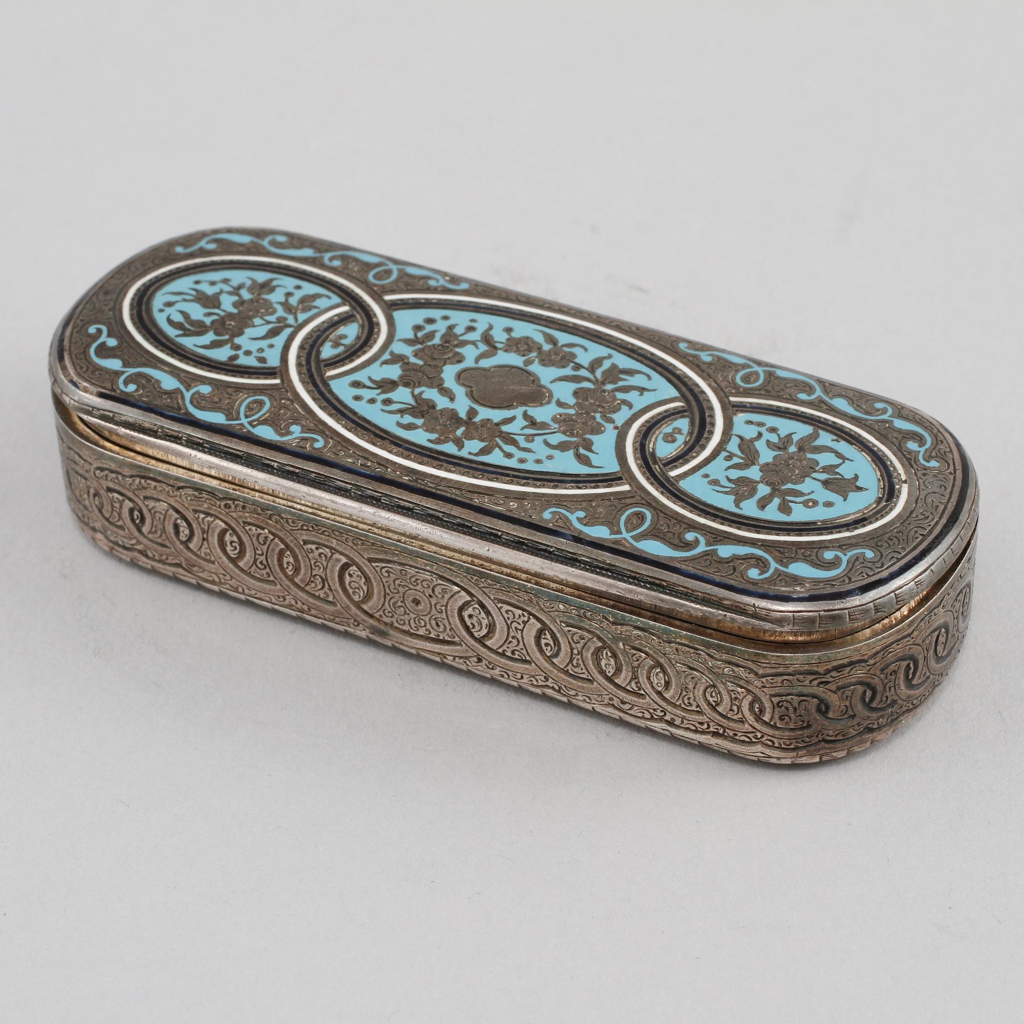 DOSA, silver, Frankrike, omkring 1900, vikt 70 g.