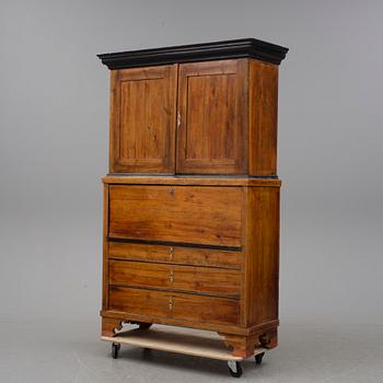 CUPBOARD, first half of the 19th century.