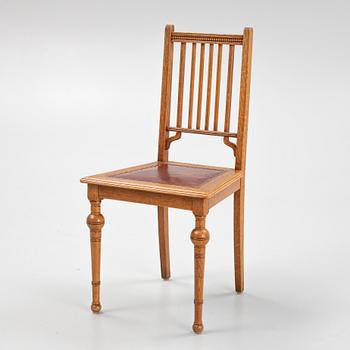 A set of 12 oak chairs, first part of the 20th century.