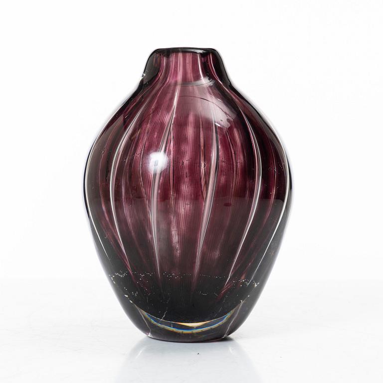 Edvin Öhrström, an ariel glass vase, Orrefors 1950.