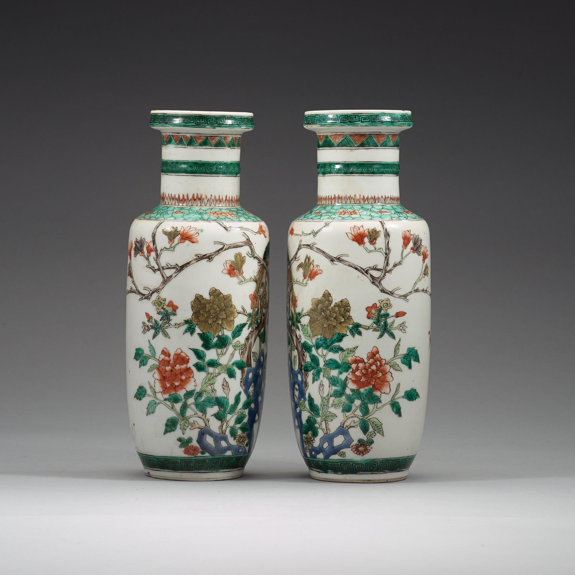 VASER, ett par, porslin. Qingdynastin, 1800-tal.