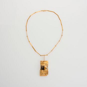 HALSSMYCKE, "Janus", 18K guld, bergskristall och rökkvarts. Björn Weckström Lapponia 32,0 g. Suunniteltu 1965.