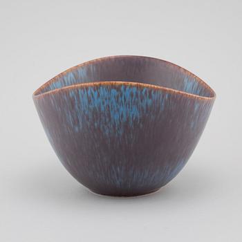 A stoneware bowl by GUNNAR NYLUND for Rörstrand, third quarter of the 20t century.