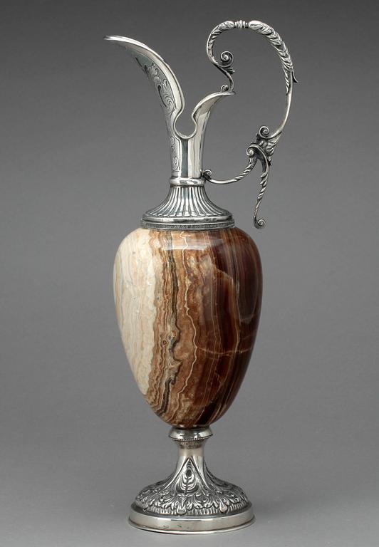VINKANNA, silver och sten, Florens, Melani och Busio, 1900-tal. Tot vikt inkl sten 3483 gram.