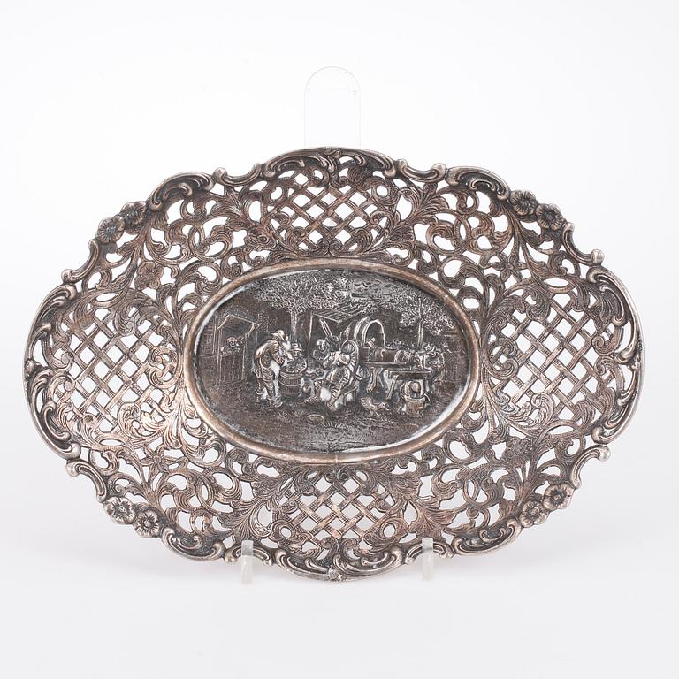 SKÅL, silver, sannolikt Tyskland, omkr år 1900. Vikt ca 485 gram.