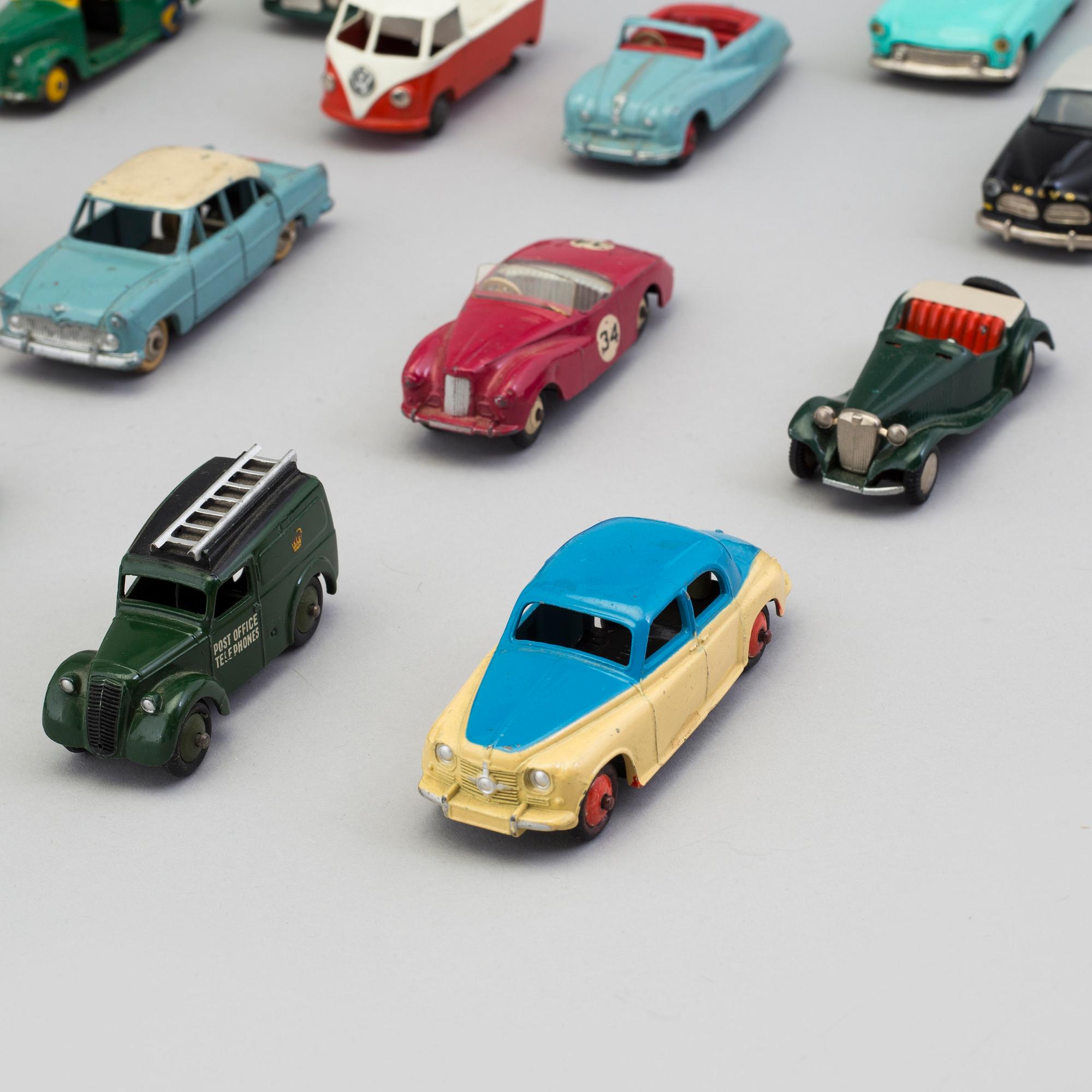 MODELLBILAR, 17 st, Dinky toys och Tekno, England, Danmark 1950-/60-tal.