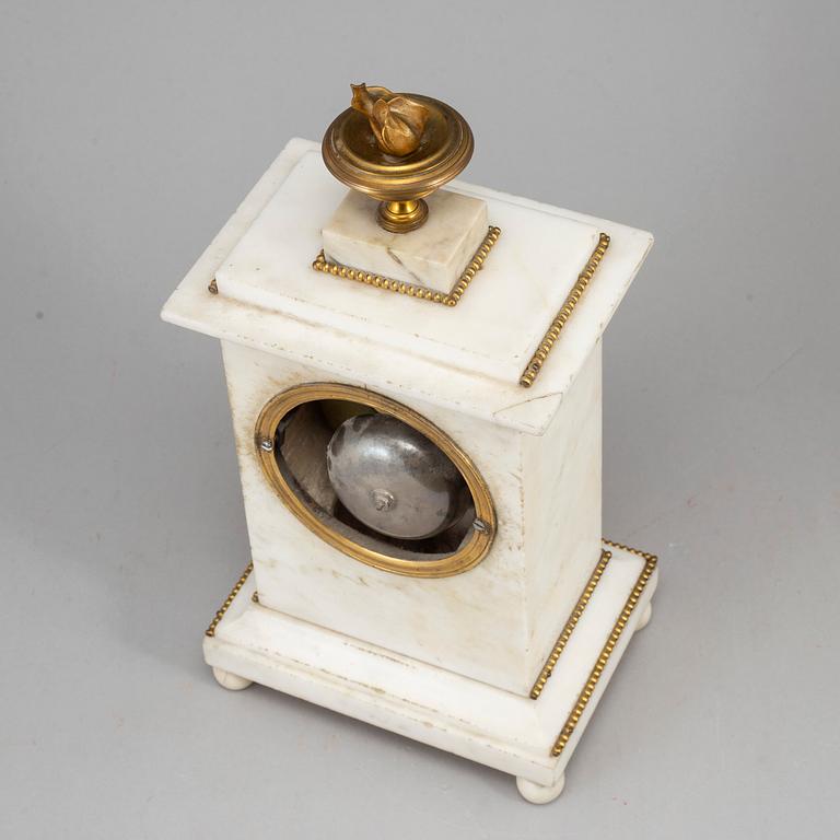 BORDSPENDYL, Empire, tidigt 1800-tal.